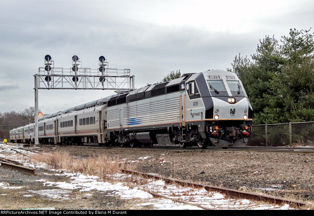 NJT 4019 on train 1155